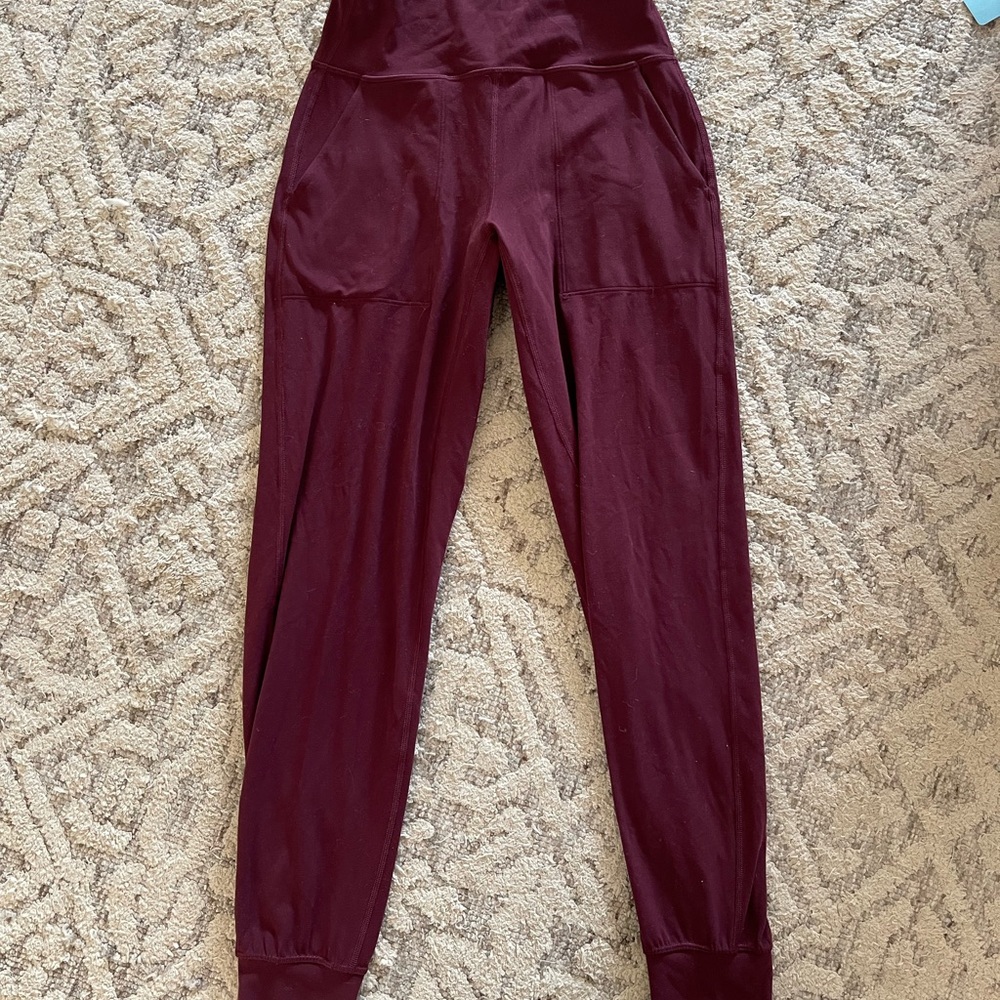 Lululemon size 4 align joggers Maroon